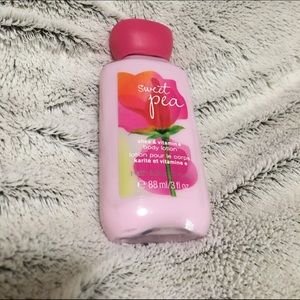 Free with purchase Sweet pea body lotion